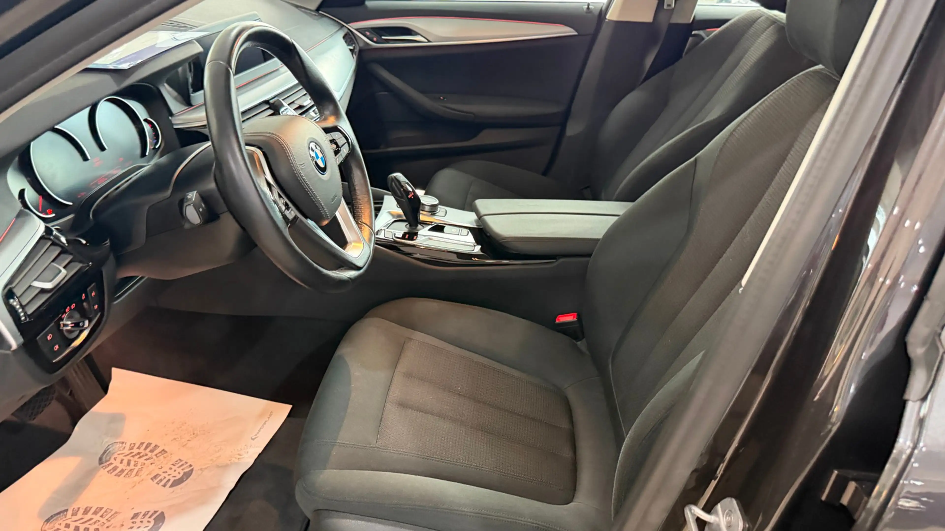 BMW 520 i NAVI*SCHECKHEFT*AHK — photo 12