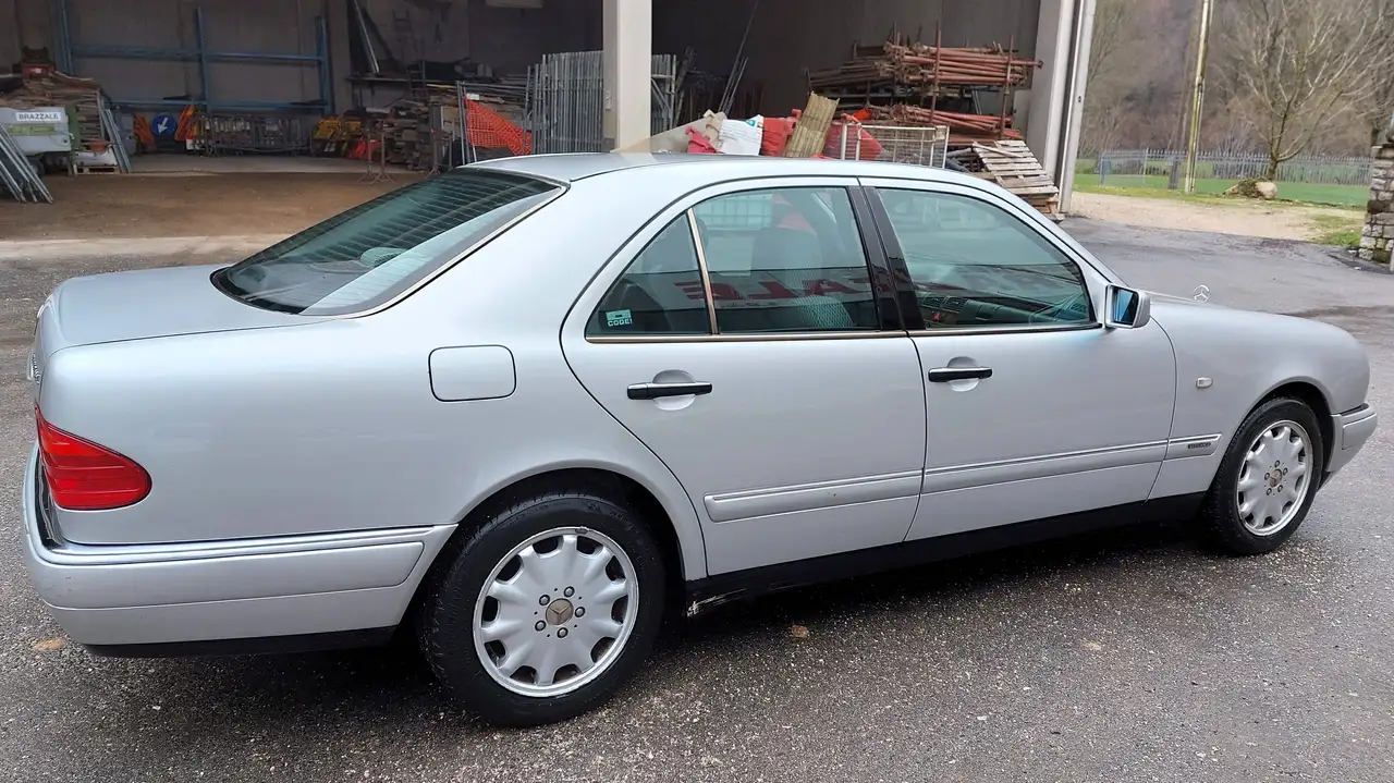 Mercedes-Benz E 300 td 4matic, foto 5