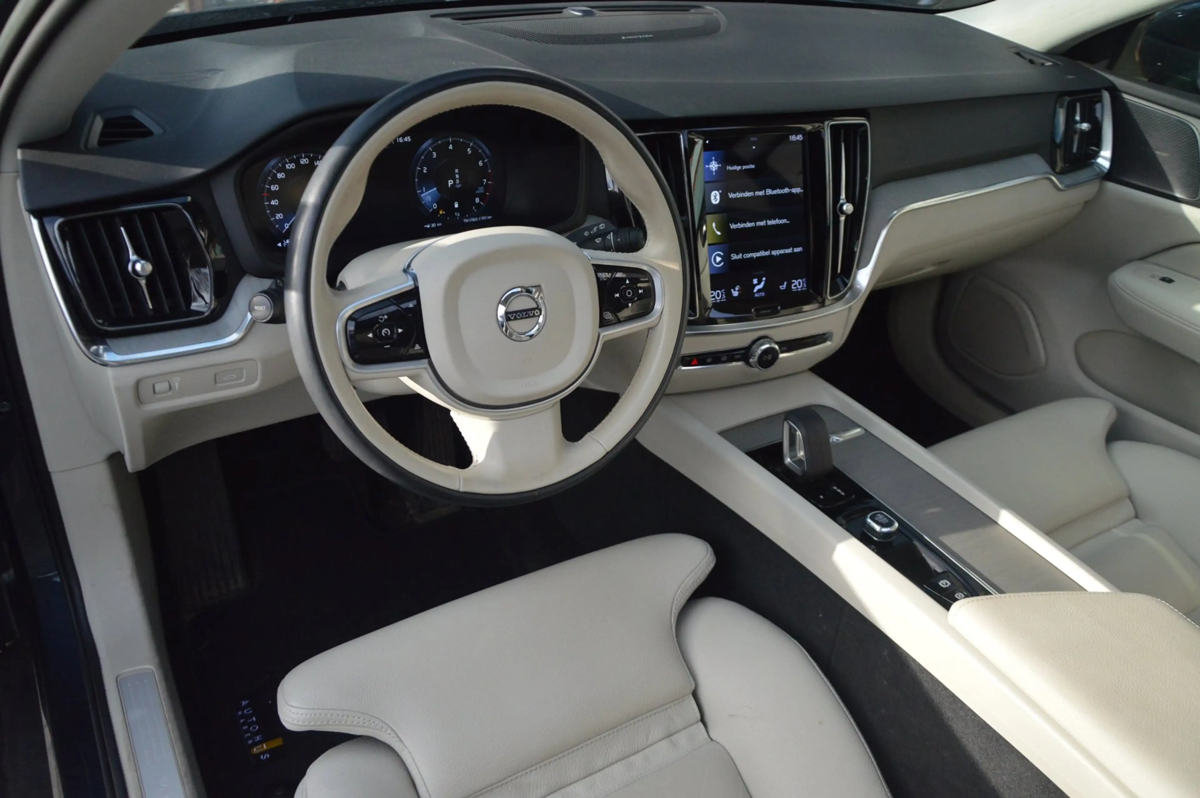 Volvo V60 Cross Country B5 AWD | Panoramadak | Adaptive Cruise | Harman/Ka — photo 6