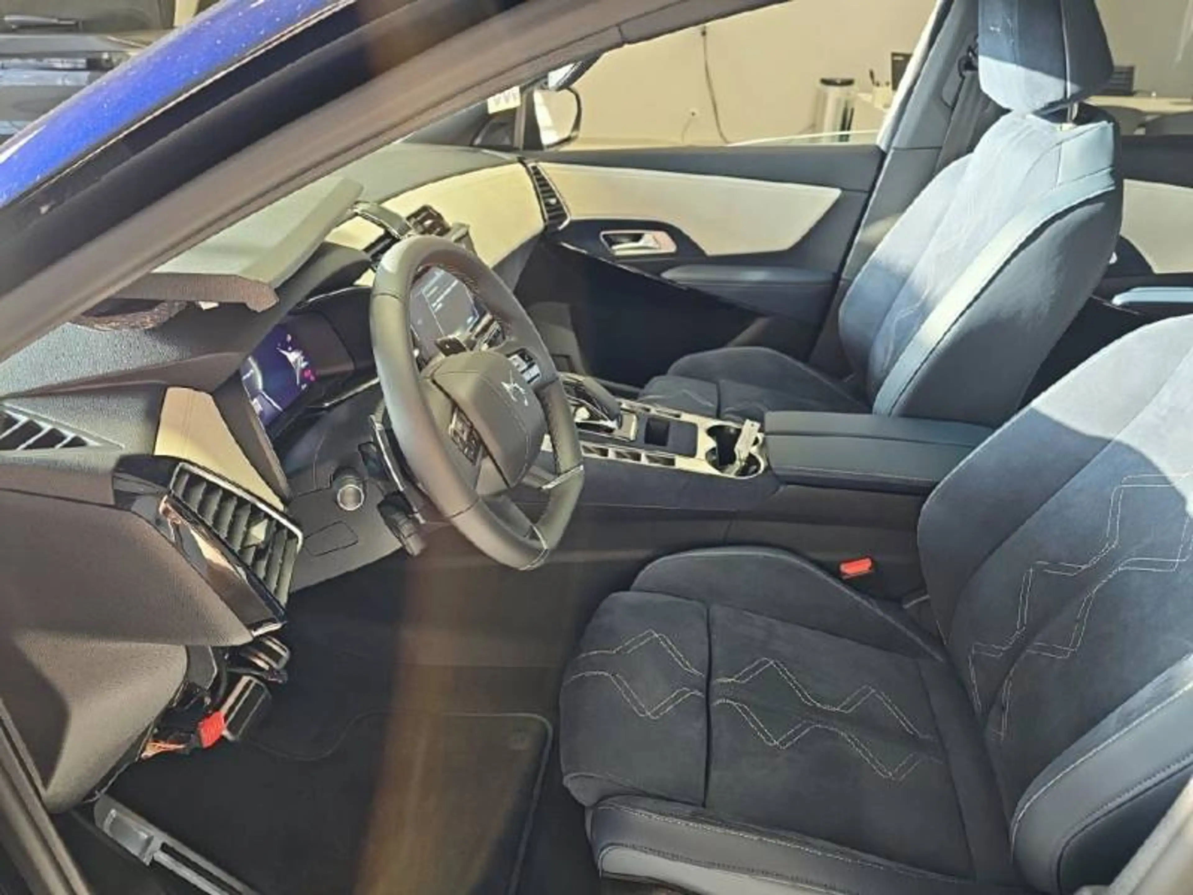 DS Automobiles DS 7 1 Plug-in Hydrid 225 Jules Verne — photo 9