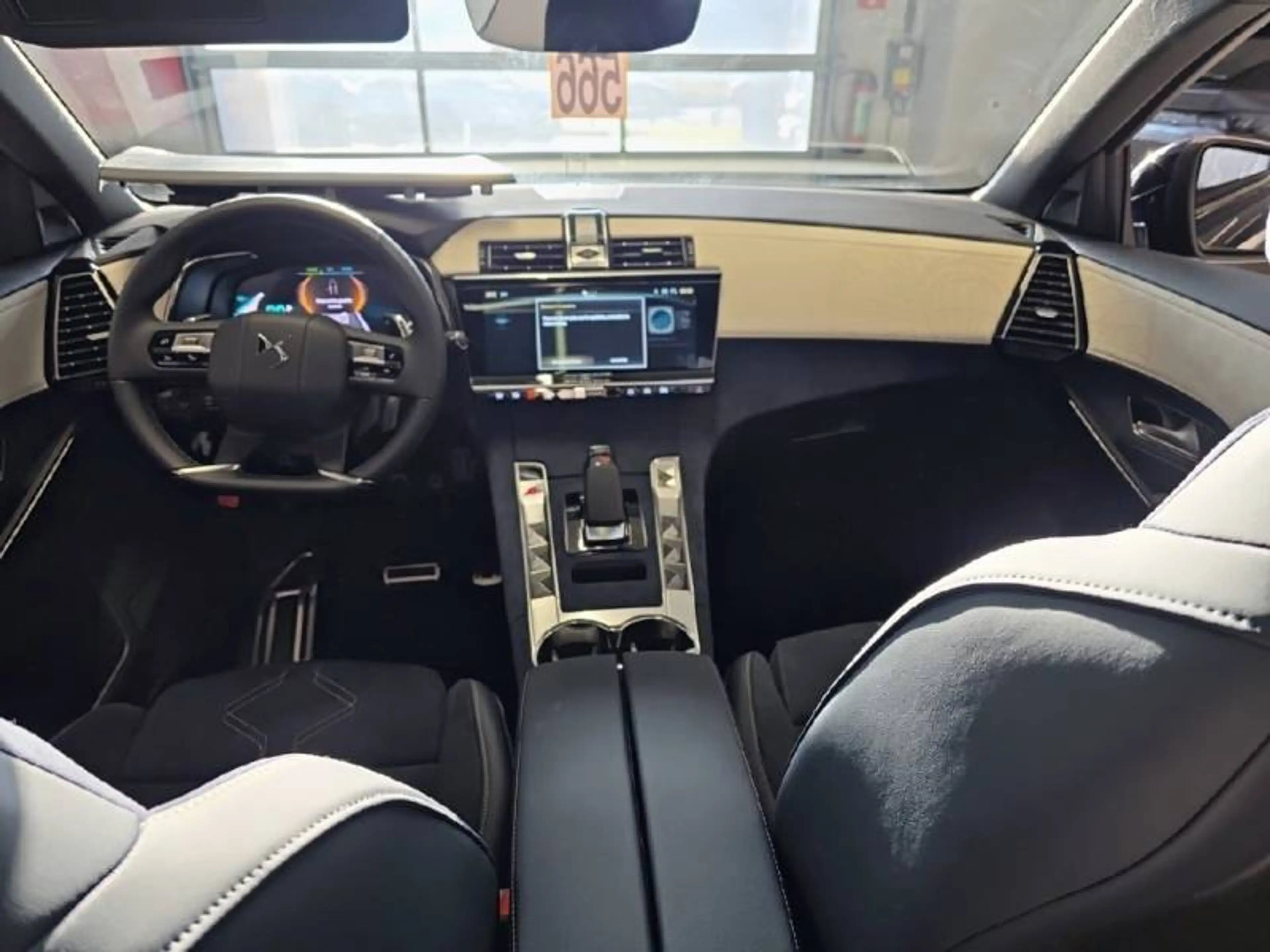 DS Automobiles DS 7 1 Plug-in Hydrid 225 Jules Verne — photo 8