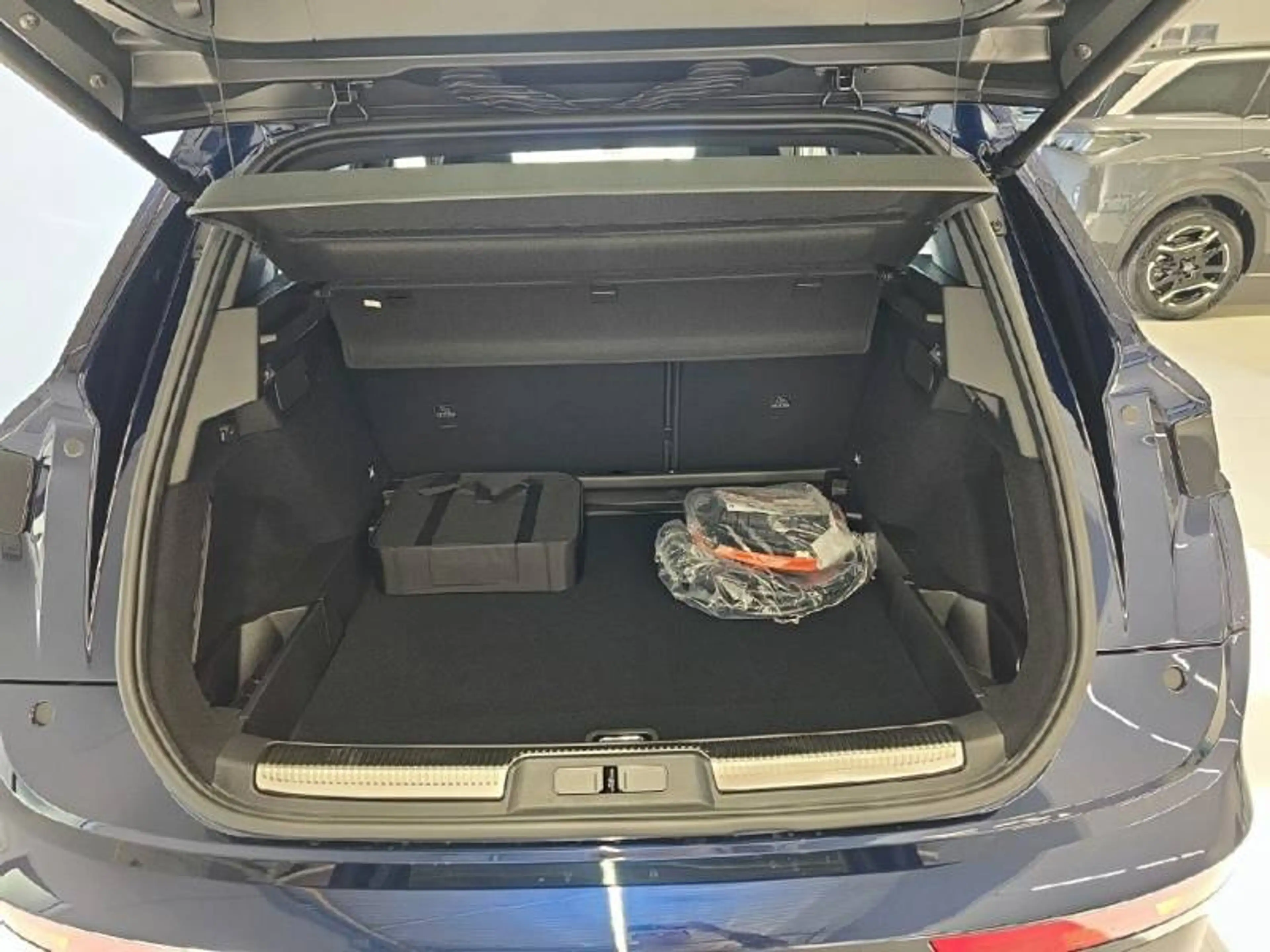 DS Automobiles DS 7 1 Plug-in Hydrid 225 Jules Verne — photo 6