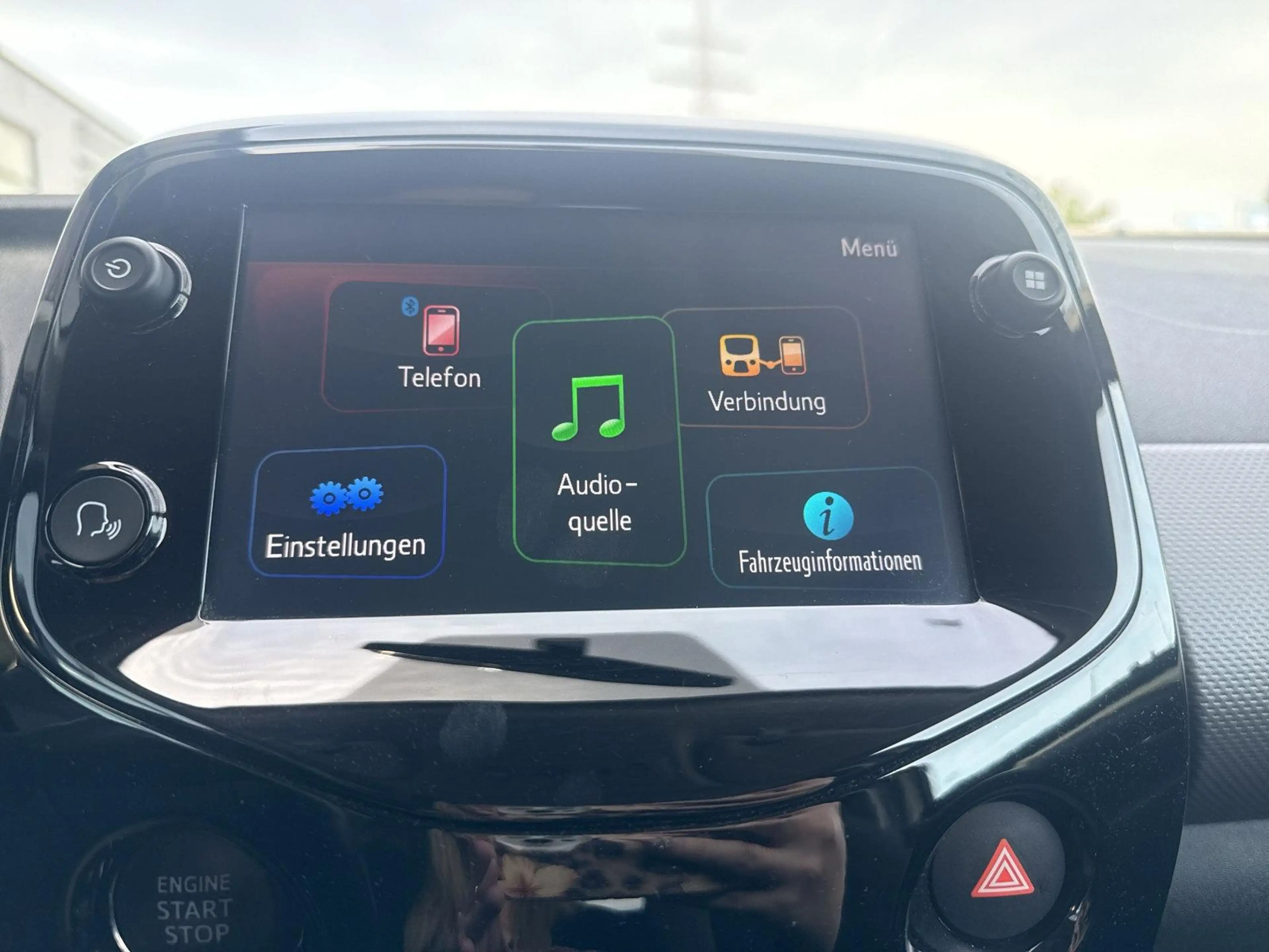 Peugeot 108 Allure Metallic — photo 13