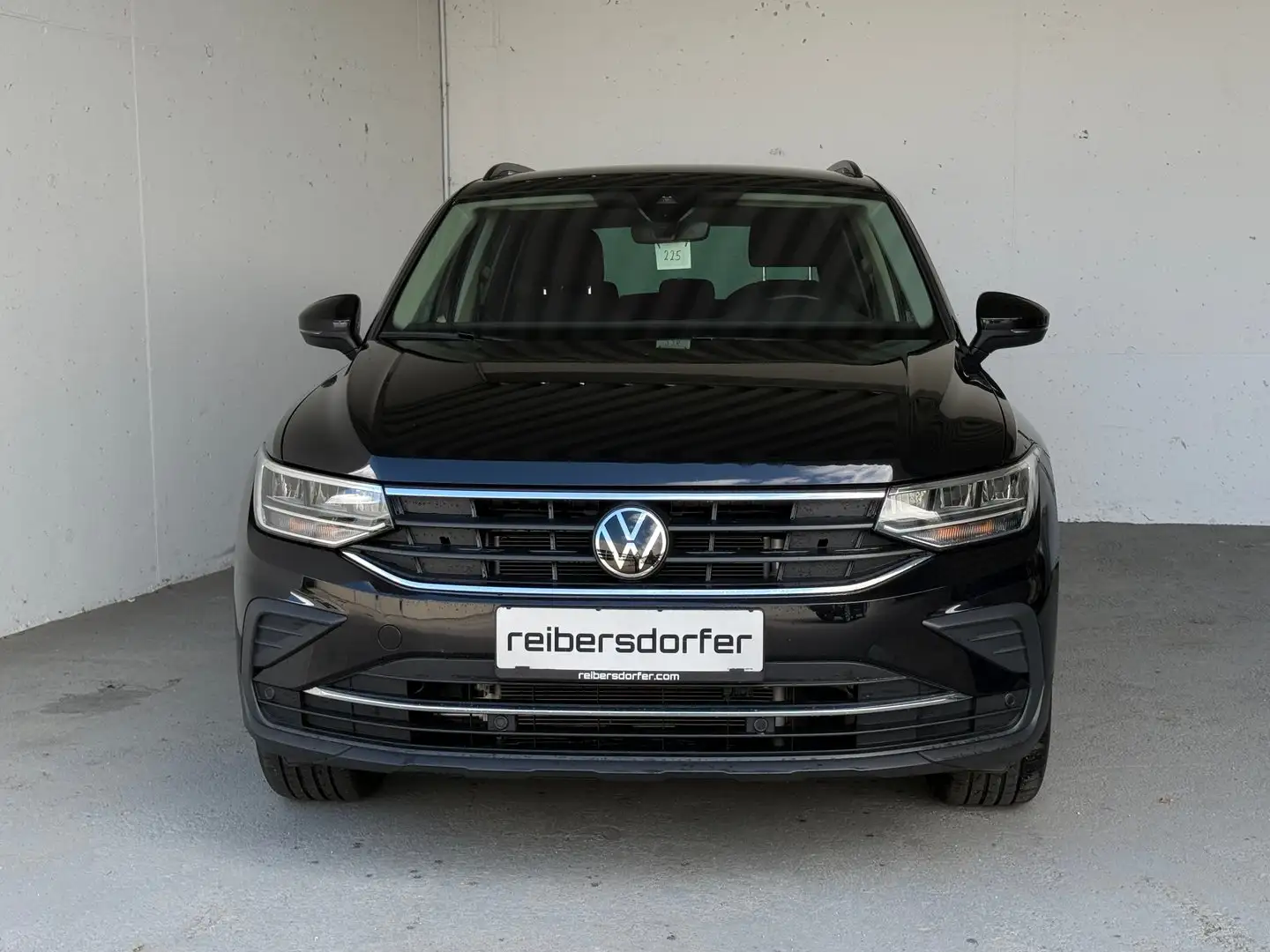 Volkswagen Tiguan Life TSI ACT Schwarz - 2