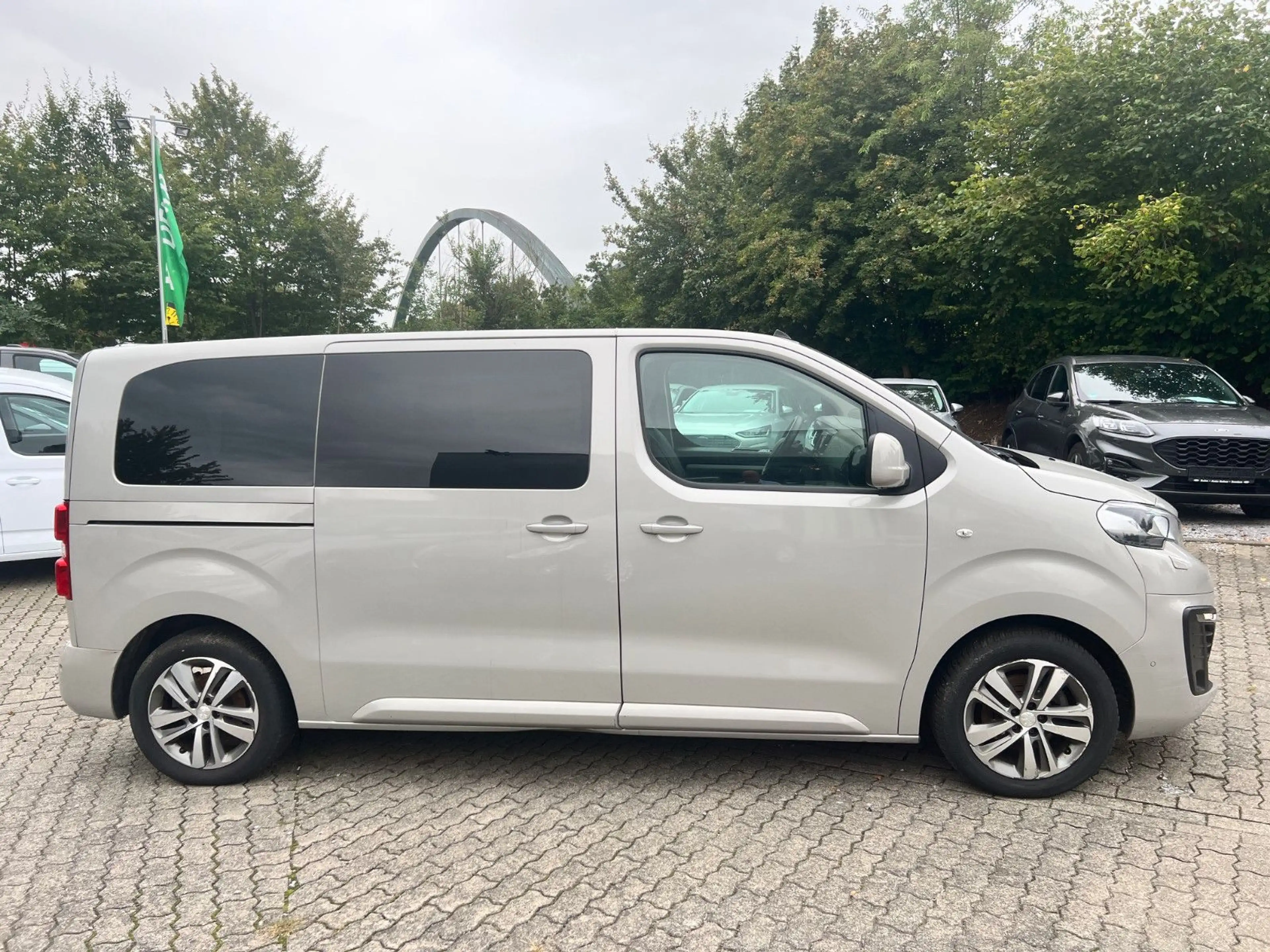 Peugeot Traveller Allure autom. L2 AHK Navi ACC SHZ Kam. — photo 4