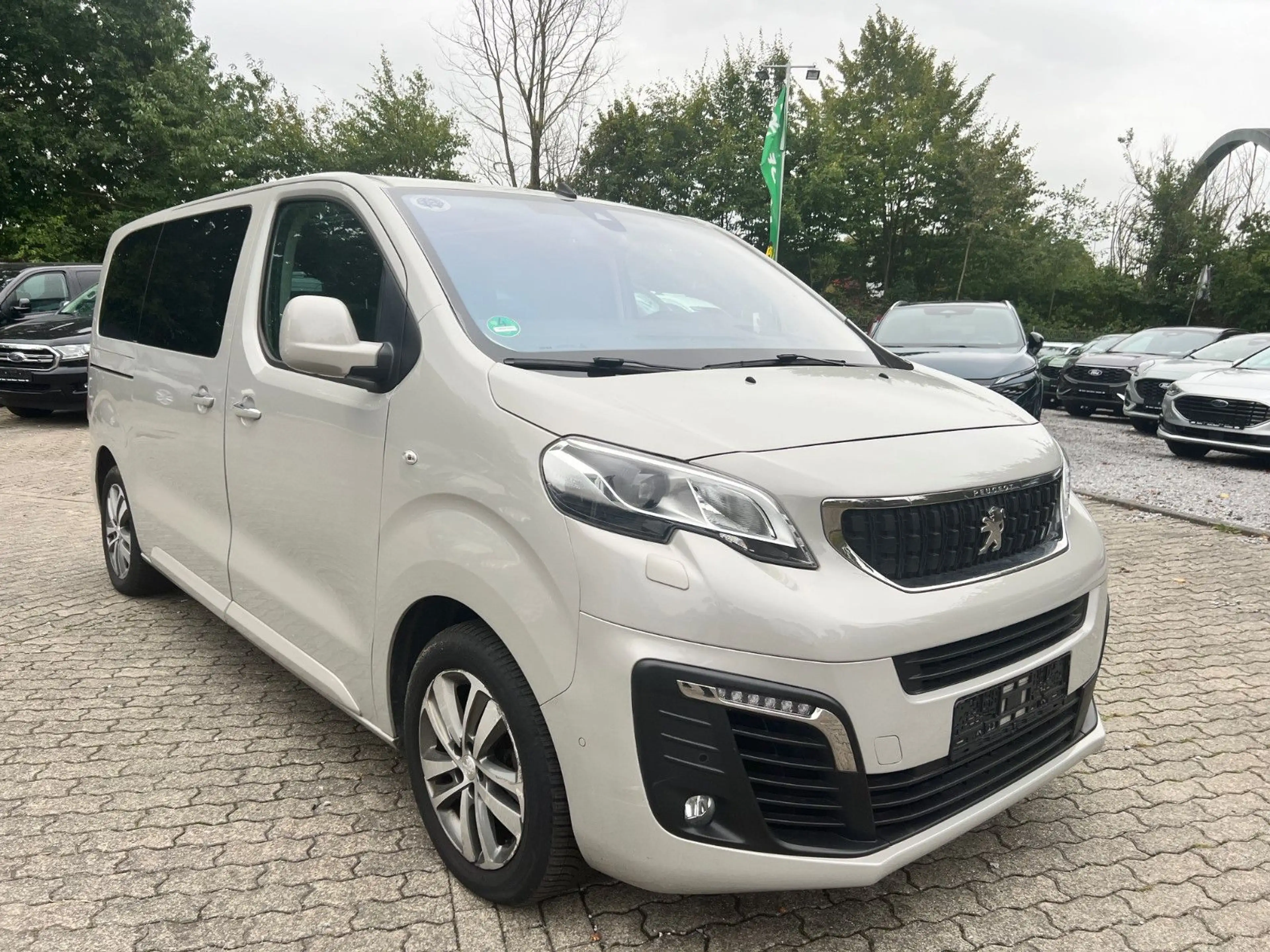 Peugeot Traveller Allure autom. L2 AHK Navi ACC SHZ Kam. — photo 3
