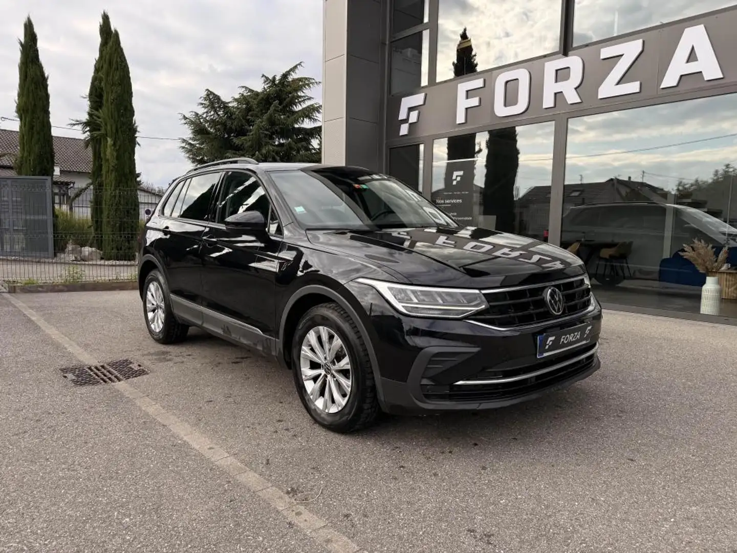 Volkswagen Tiguan 2.0 16V TDI - 150 ch - BV DSG 7  Life Plus Zwart - 2