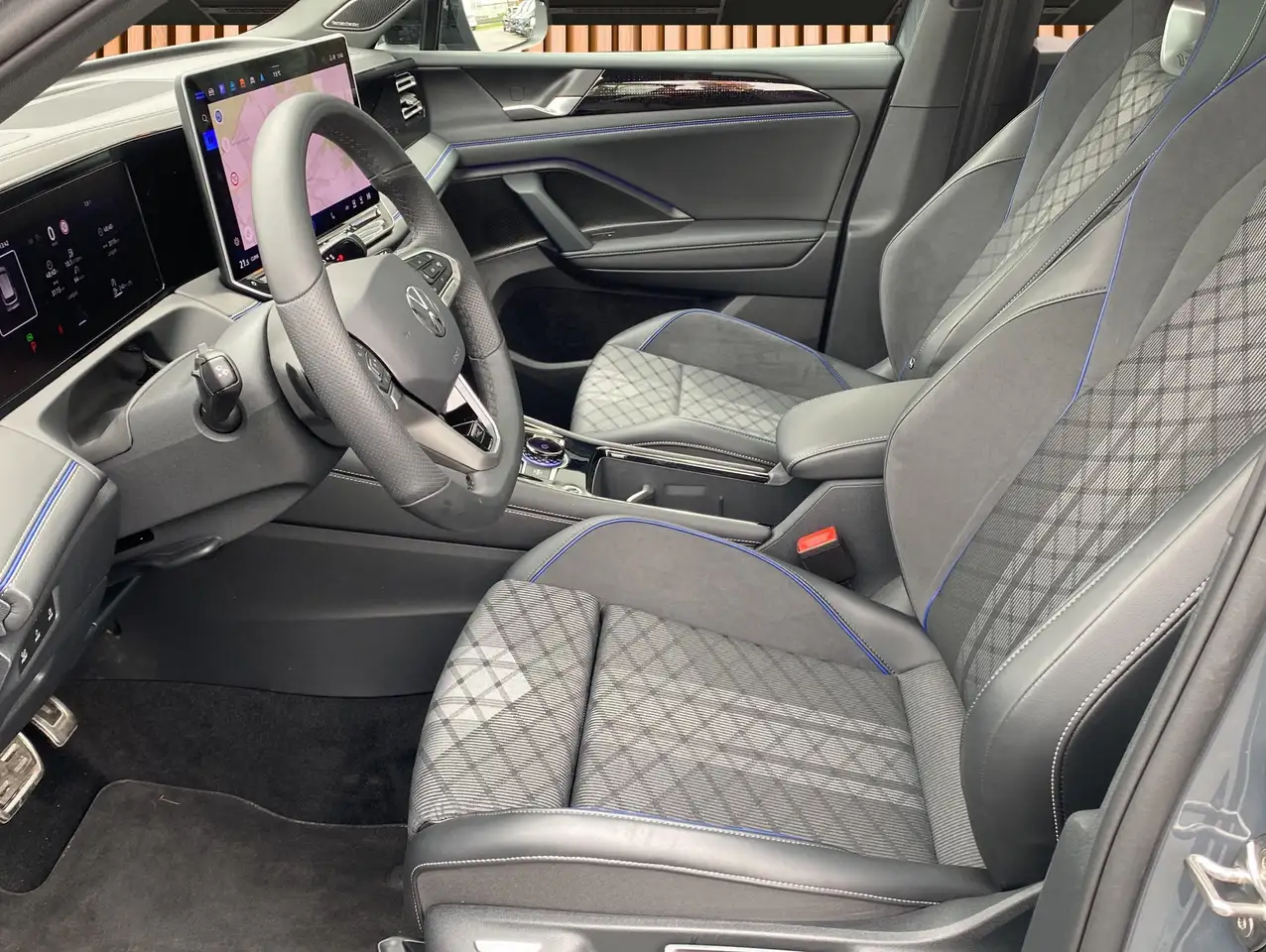 Volkswagen Tiguan 2.0 TSI R-Line IQ Drive 4M*BlackStyle 9