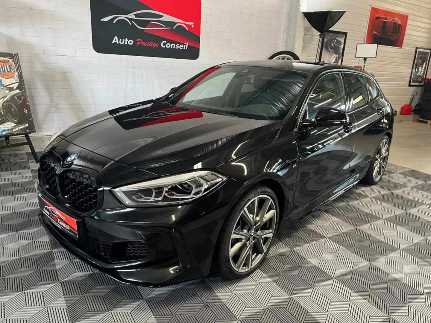 BMW 135 M135i xDrive Schwarz - 1