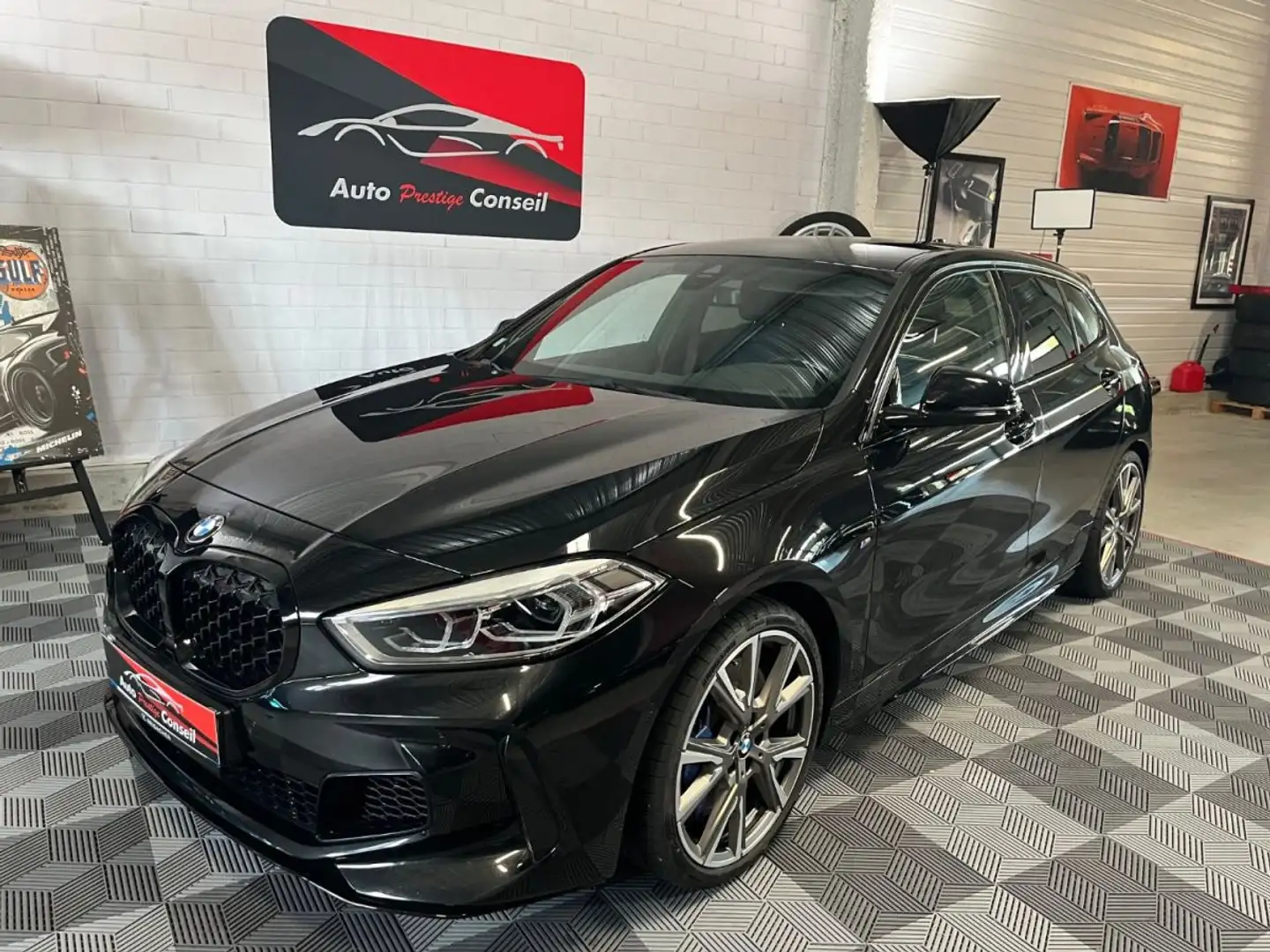 BMW 135 M135i xDrive Schwarz - 2
