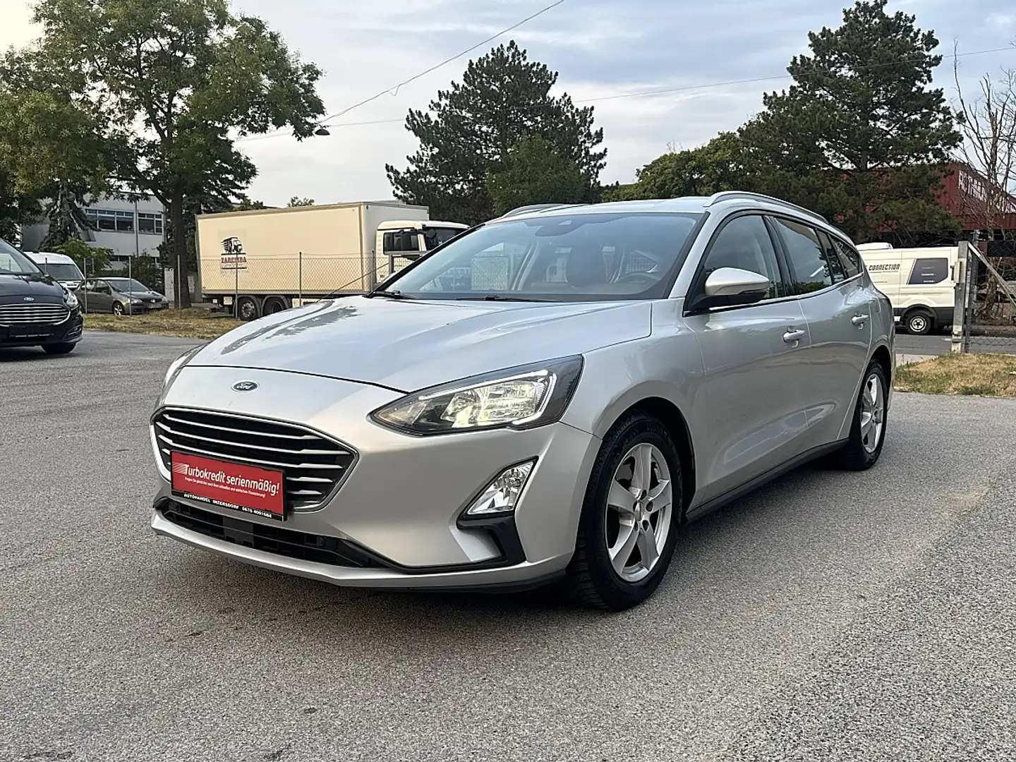 Ford Focus Traveller 1,5 EcoBlue Cool & Connect / 1BESITZ ... Silber - 1
