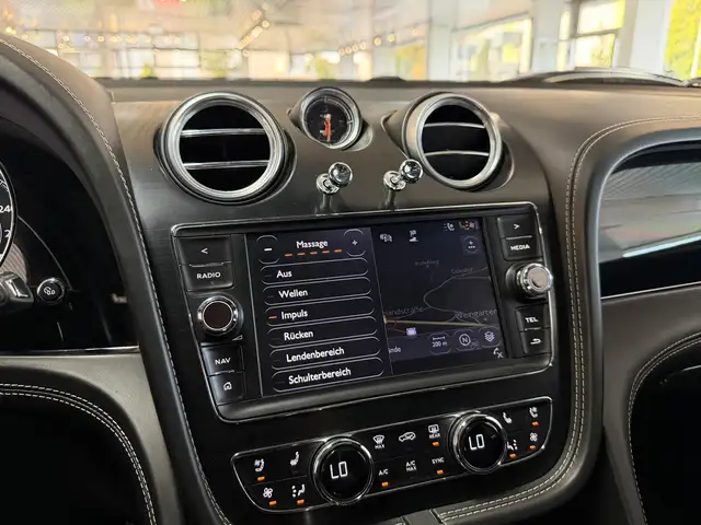 Bentley Bentayga view 26