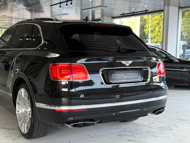 Bentley Bentayga view 9