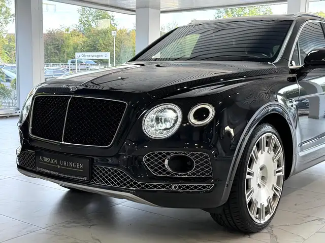 Bentley Bentayga view 8
