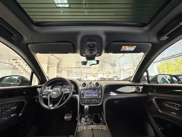 Bentley Bentayga view 22