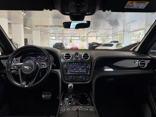 Bentley Bentayga view 16