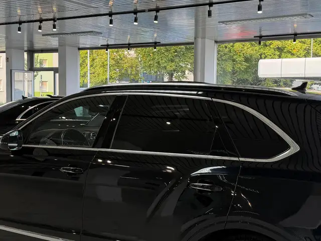 Bentley Bentayga view 13