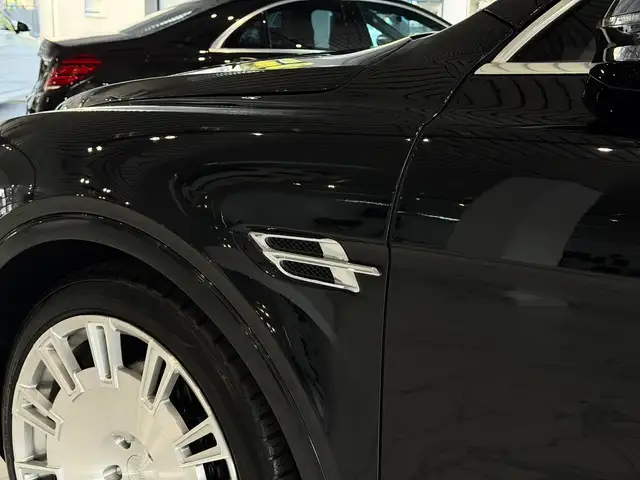 Bentley Bentayga view 10