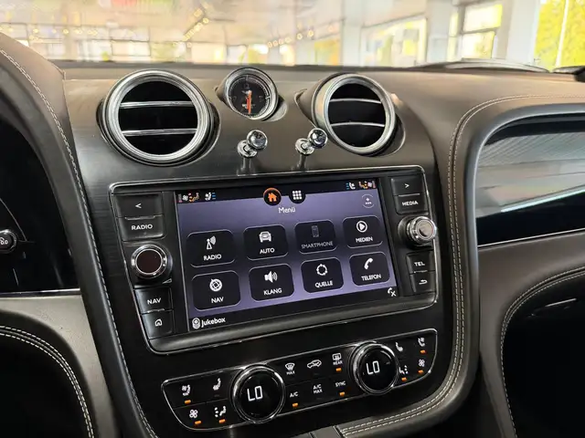 Bentley Bentayga view 29