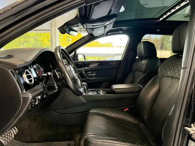 Bentley Bentayga view 17