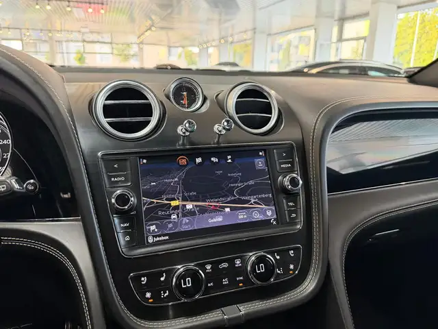 Bentley Bentayga view 25