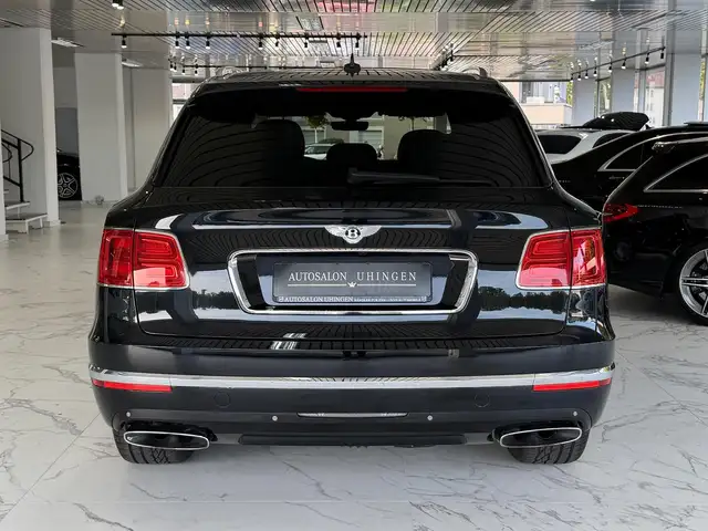 Bentley Bentayga view 7