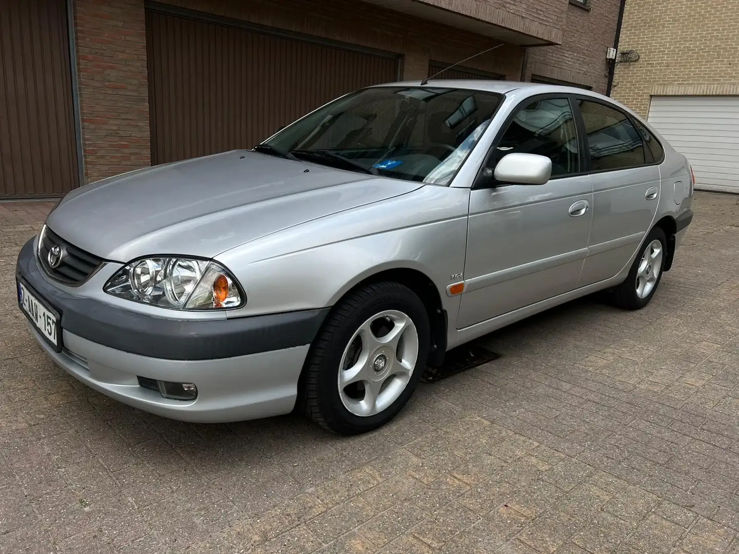 Toyota Avensis 1.8i VVT-i  automatique 48000KM 12mois garantie CT Zilver - 1