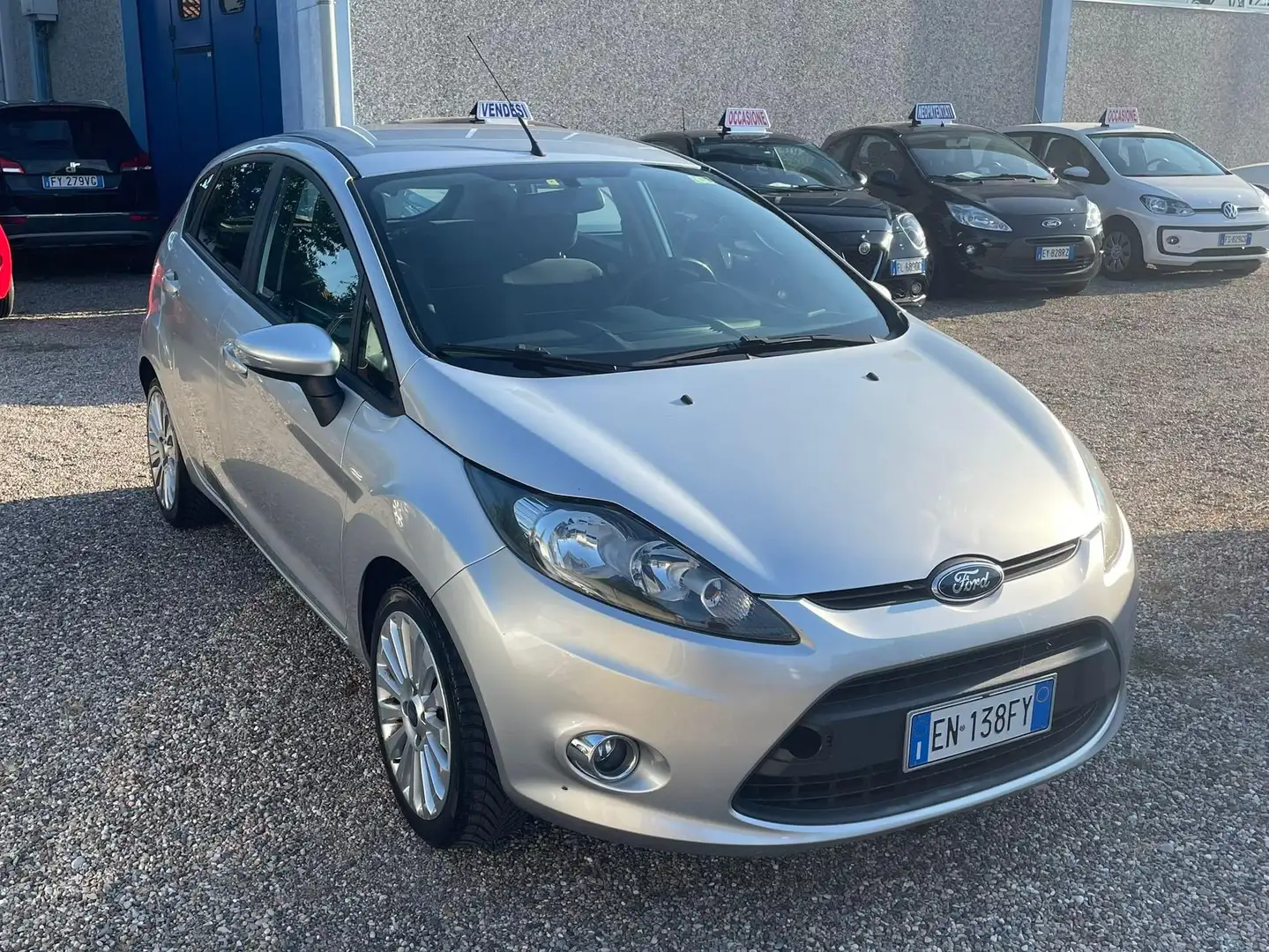 Ford Fiesta Fiesta 5p 1.2 16v Titanium 82cv FL Grigio - 1