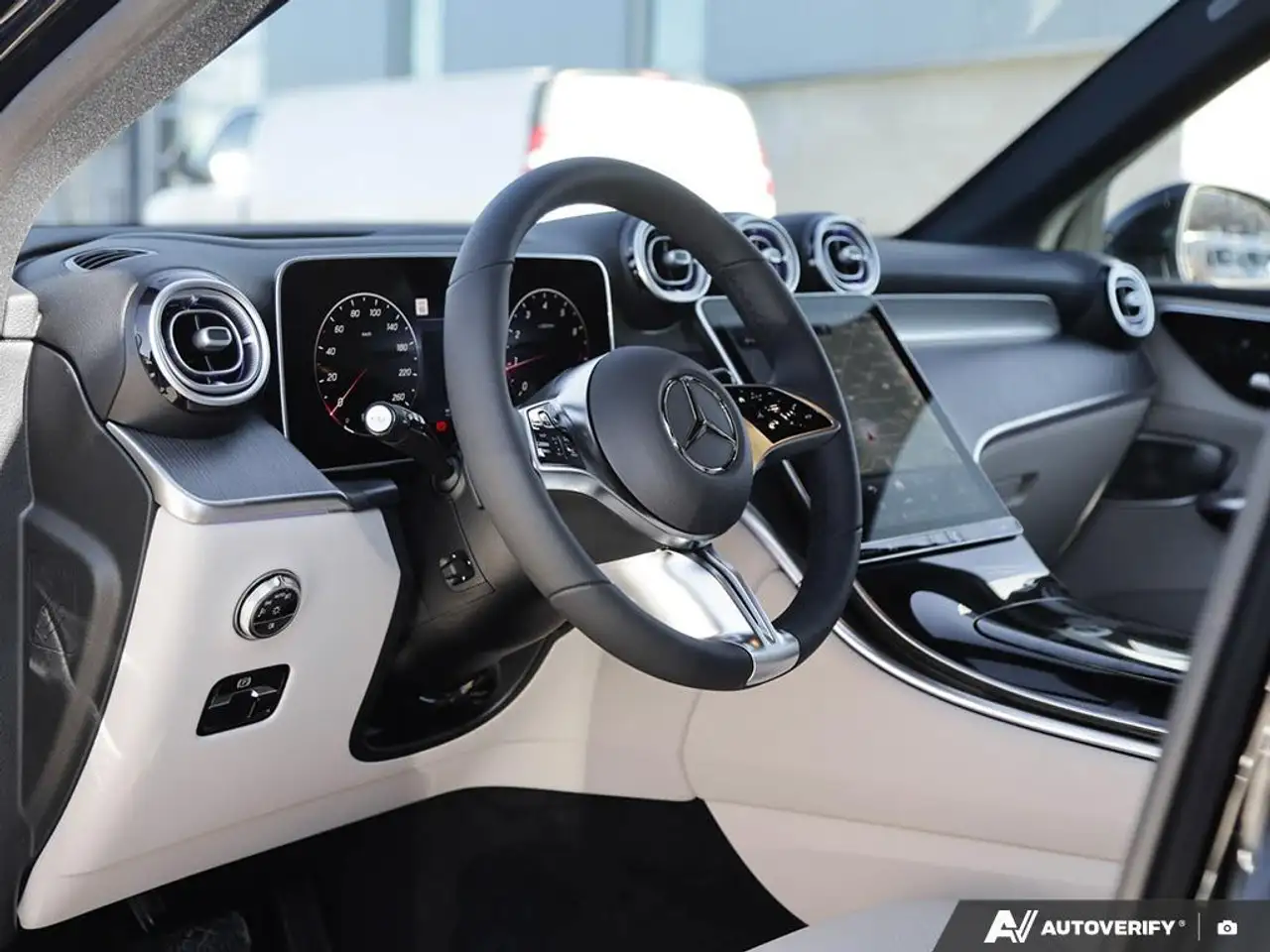 Mercedes-Benz GLC снимка Mercedes-Benz GLC