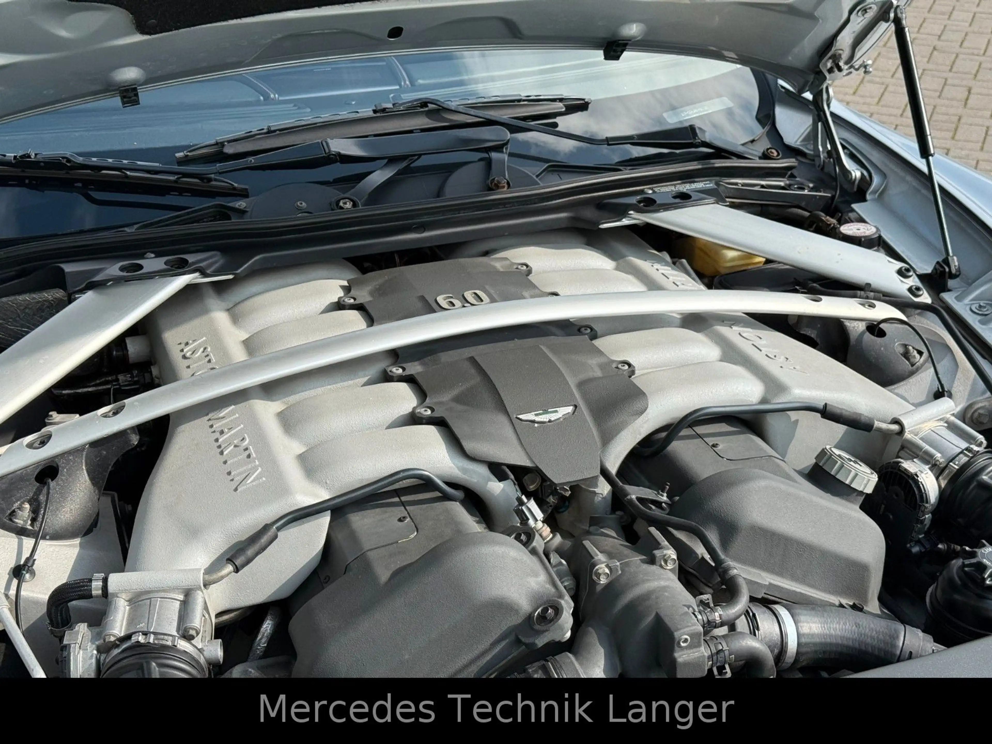 Aston Martin Rapide 6.0 V12 Touchtronic Luxury — photo 12