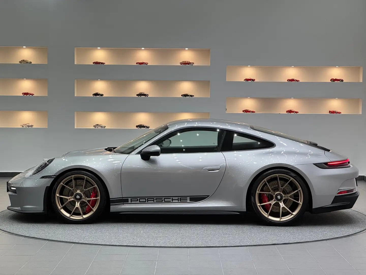 Porsche 992 GT3 Touring *GT-Silber*Ö-Auto*Exp.€ 170.000* Silber - 2