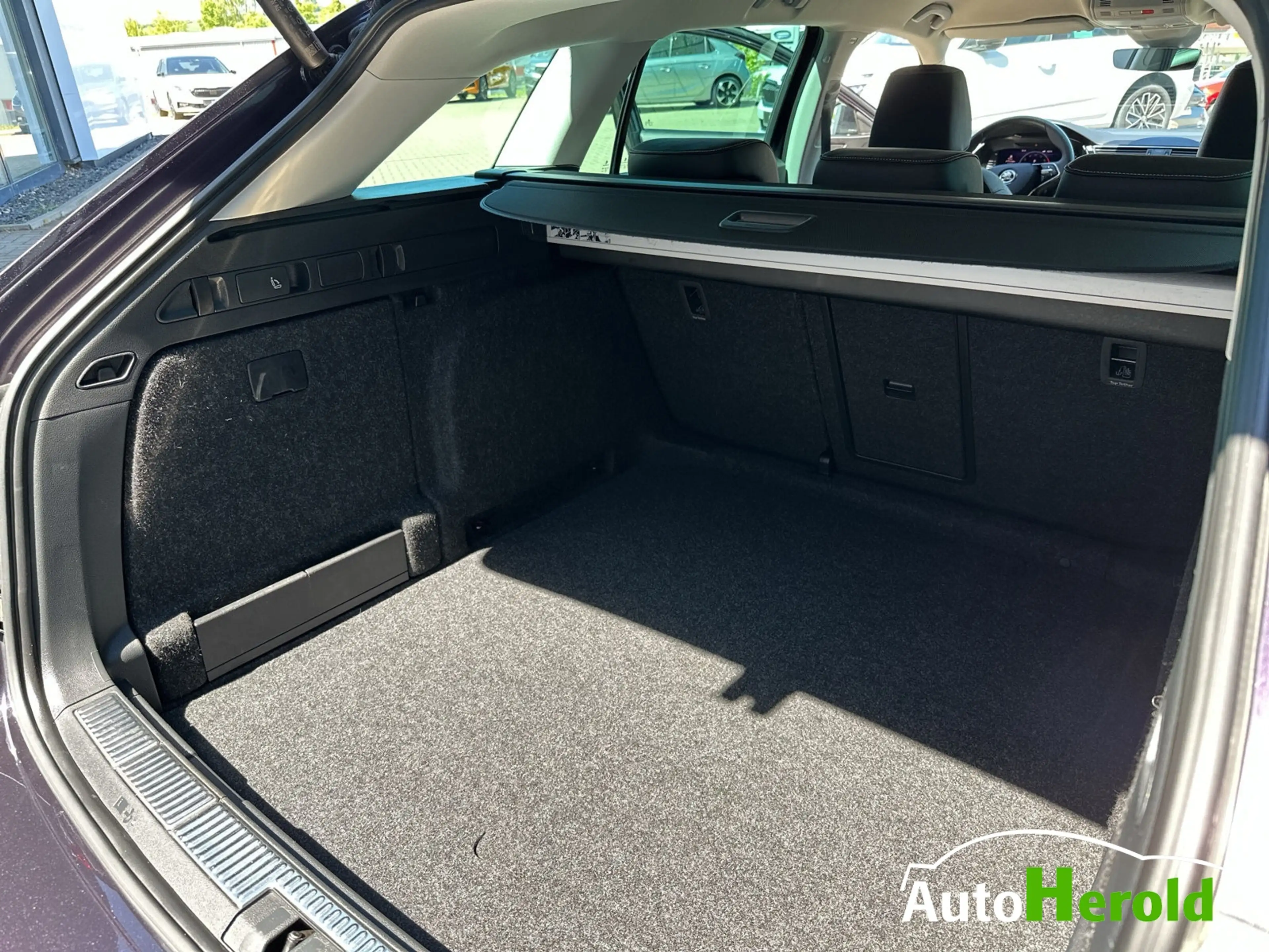 Skoda Superb Combi L&K AHK Individual Canton — photo 8