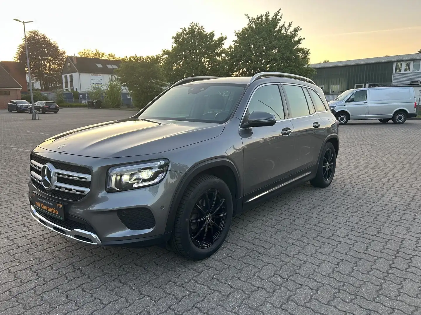 Mercedes-Benz GLB 200 4Matic Ambiente Navi R.Kamera AHK LED Gris - 1