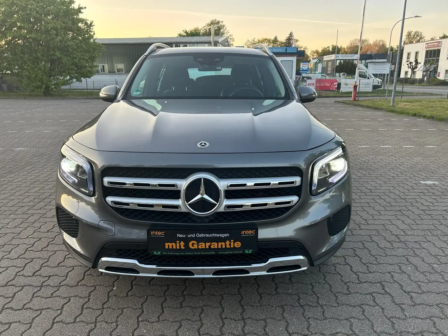 Mercedes-Benz GLB 200 4Matic Ambiente Navi R.Kamera AHK LED Gris - 2