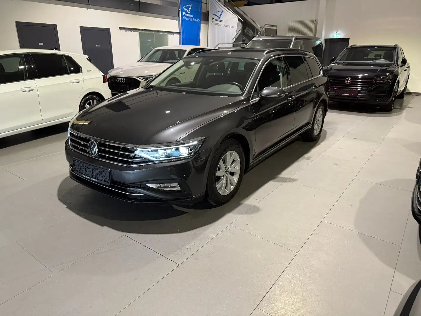 Volkswagen Passat Variant Passat Busn. 2.0 TDI DSG AID/DCC/MATRIX/360°/AHK Gris - 1
