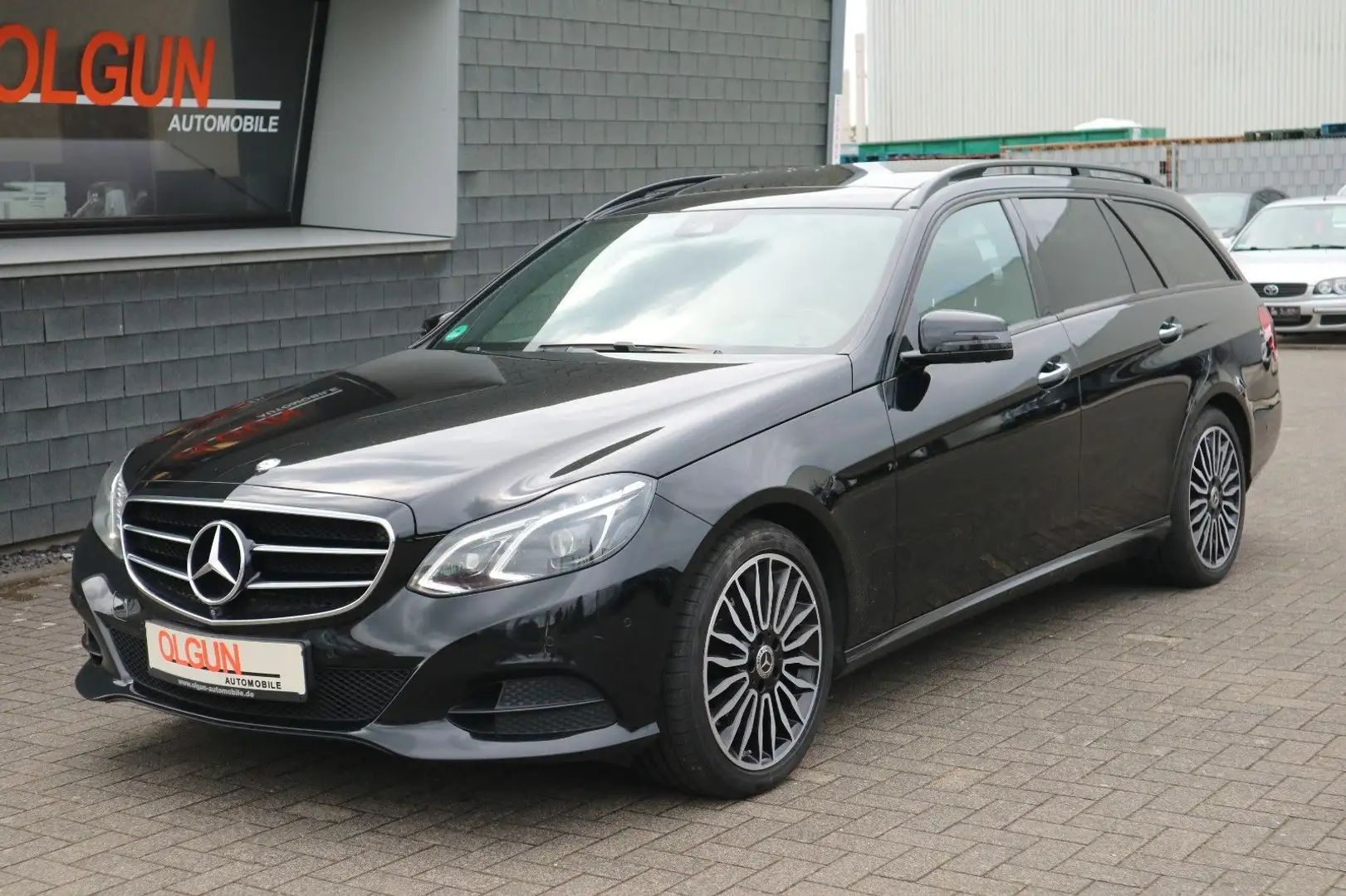 Mercedes-Benz E 220 T BlueTec  Avantgarde *PANO*LED*LEDER*AHK* Schwarz - 1