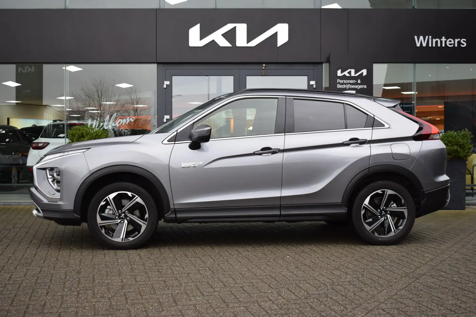 Mitsubishi Eclipse Cross 2.4 PHEV Intense+ | Trekhaak | Navigatie | Leder | Gris - 2