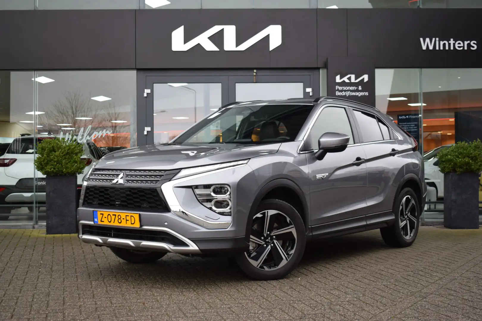 Mitsubishi Eclipse Cross 2.4 PHEV Intense+ | Trekhaak | Navigatie | Leder | Gris - 1