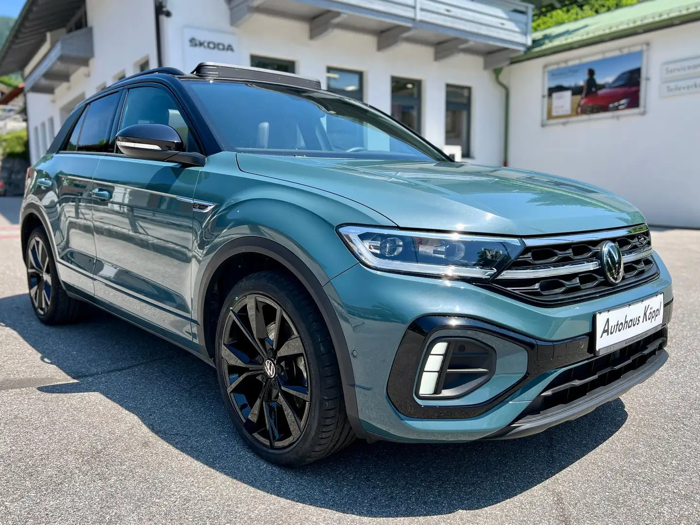 Volkswagen T-Roc 2.0 TSI R-Line 4Motion 19" Pano AHK IQ Nav Blau - 2