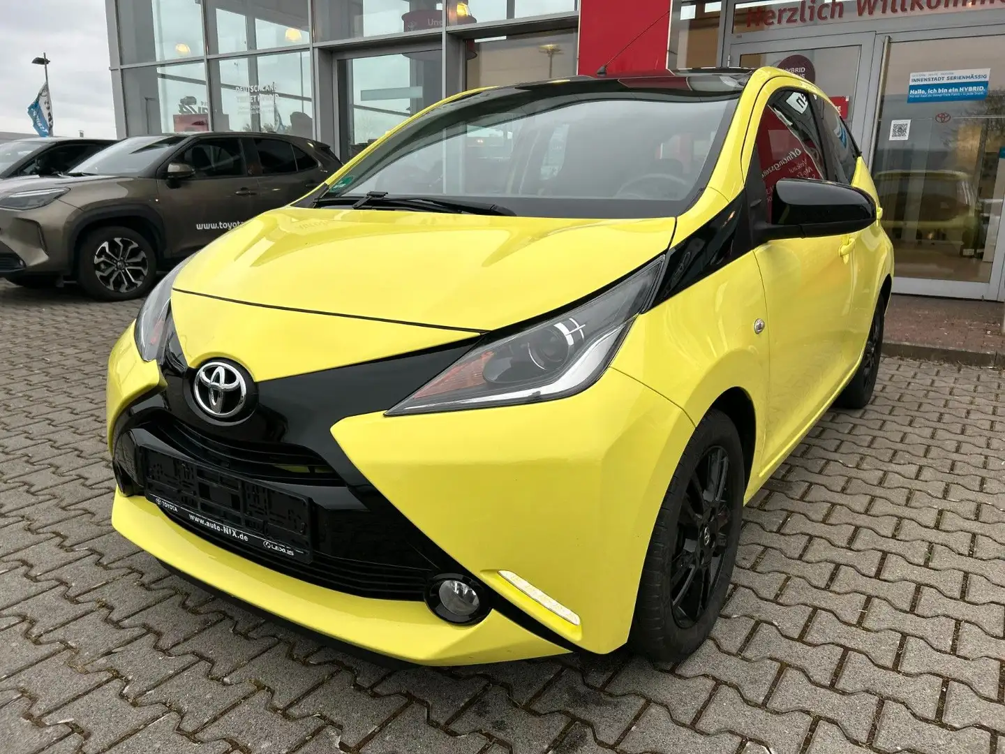 Toyota AYGO x-cite Жовтий - 1