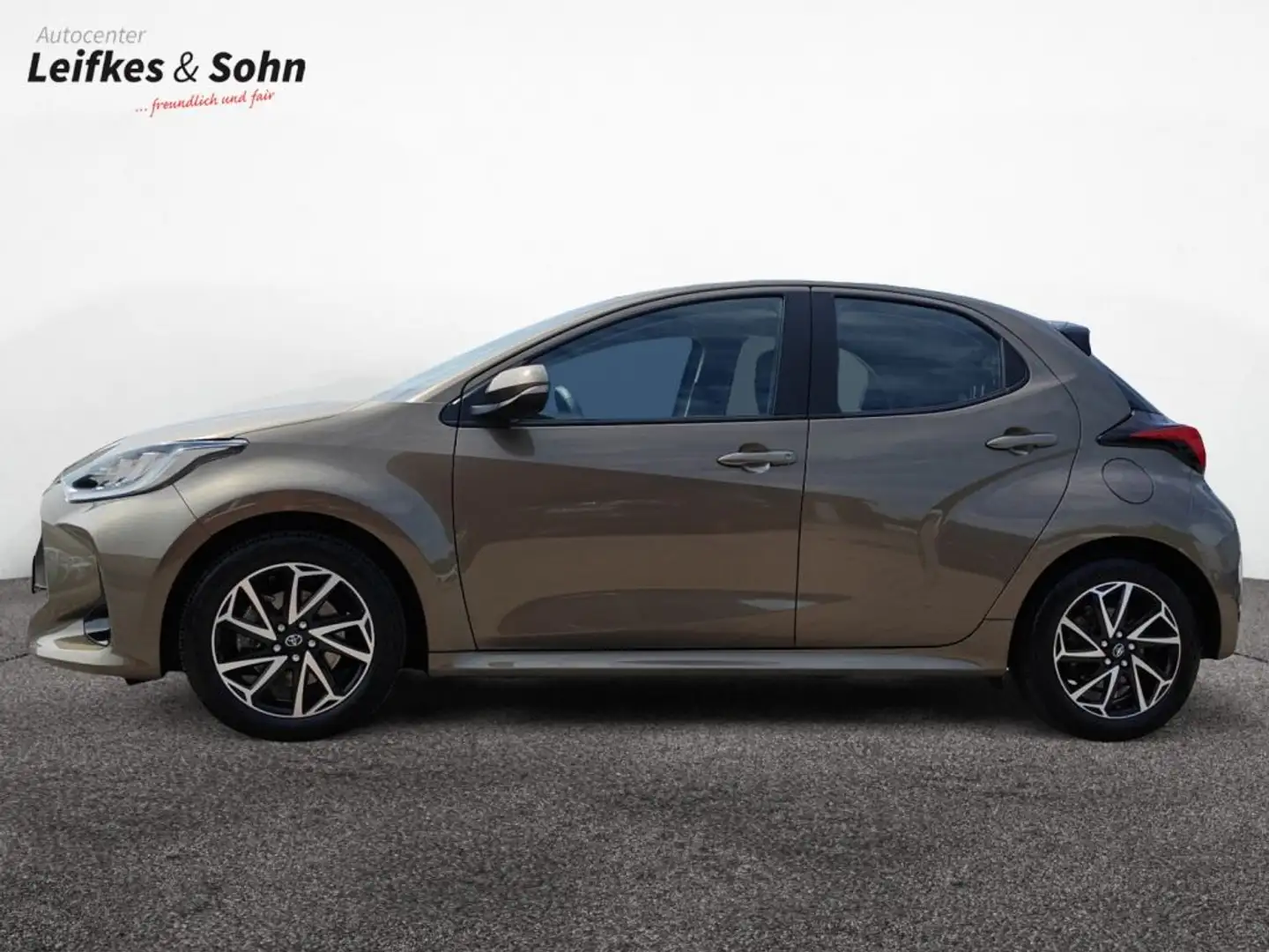 Toyota Yaris Hybrid 1.5 VVT-i Team Deutschland Bronce - 2