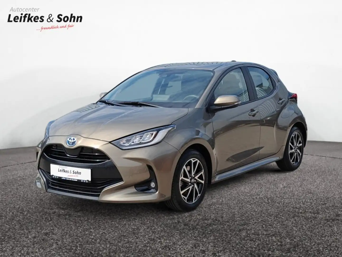 Toyota Yaris Hybrid 1.5 VVT-i Team Deutschland Bronce - 1