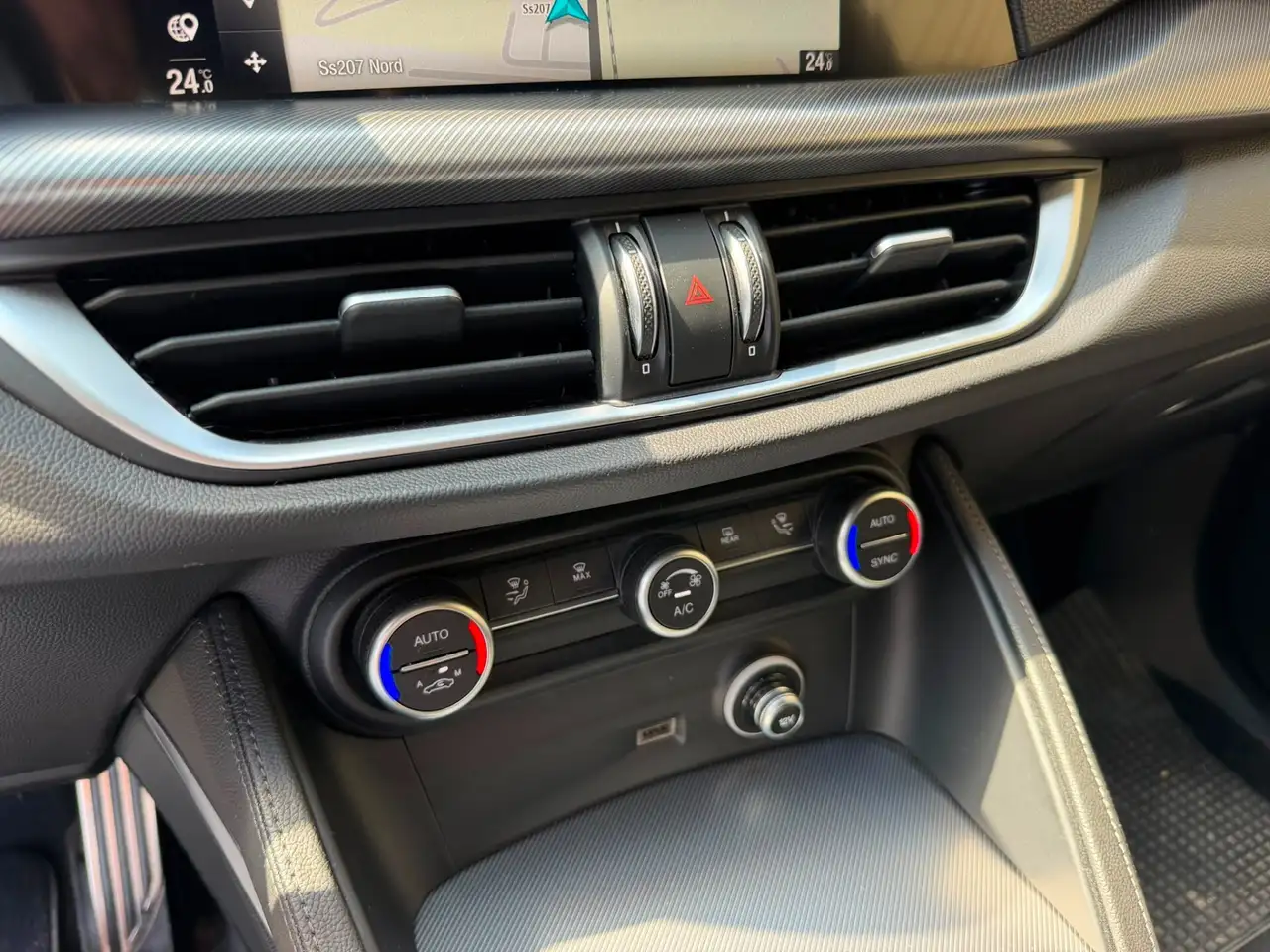 Alfa Romeo Stelvio 2022 — фото 11