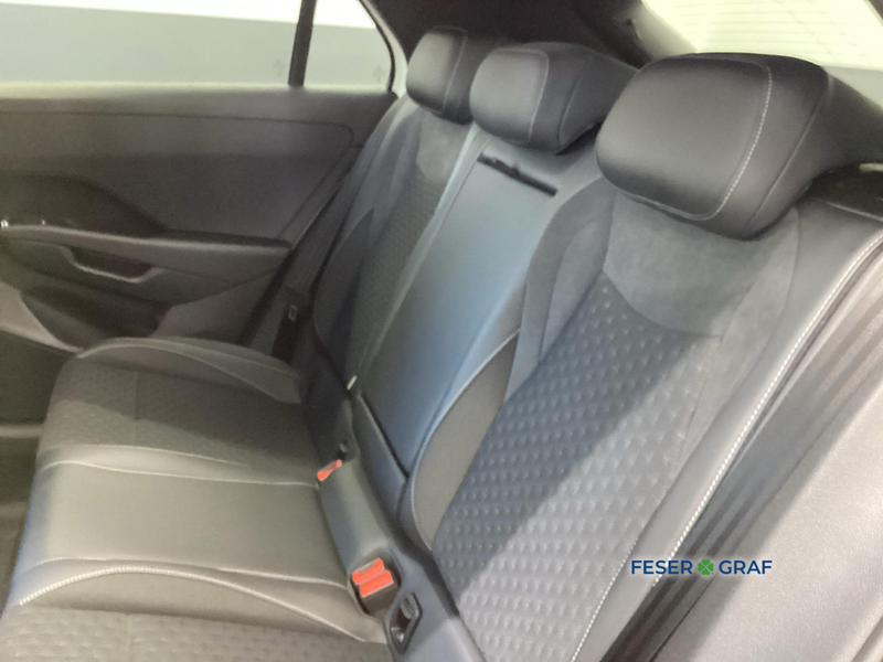 Volkswagen T-Roc R-Line 1.5 eTSI Keyless HUD Matrix 360° — photo 8