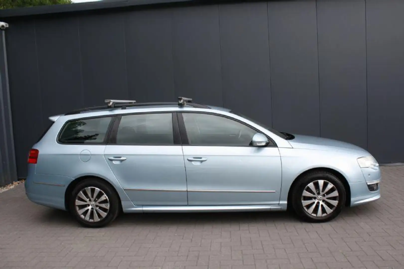 Volkswagen Passat Variant 1.6 TDI 77Kw EURO 5 BlueMotion - NAVIGATIE - CAMER Blau - 2