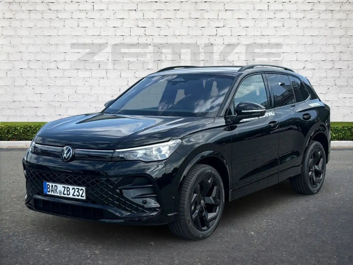 Volkswagen Tiguan R-Line 2,0 l TDI DSG 4MOTION STHZ AHK Schwarz - 1