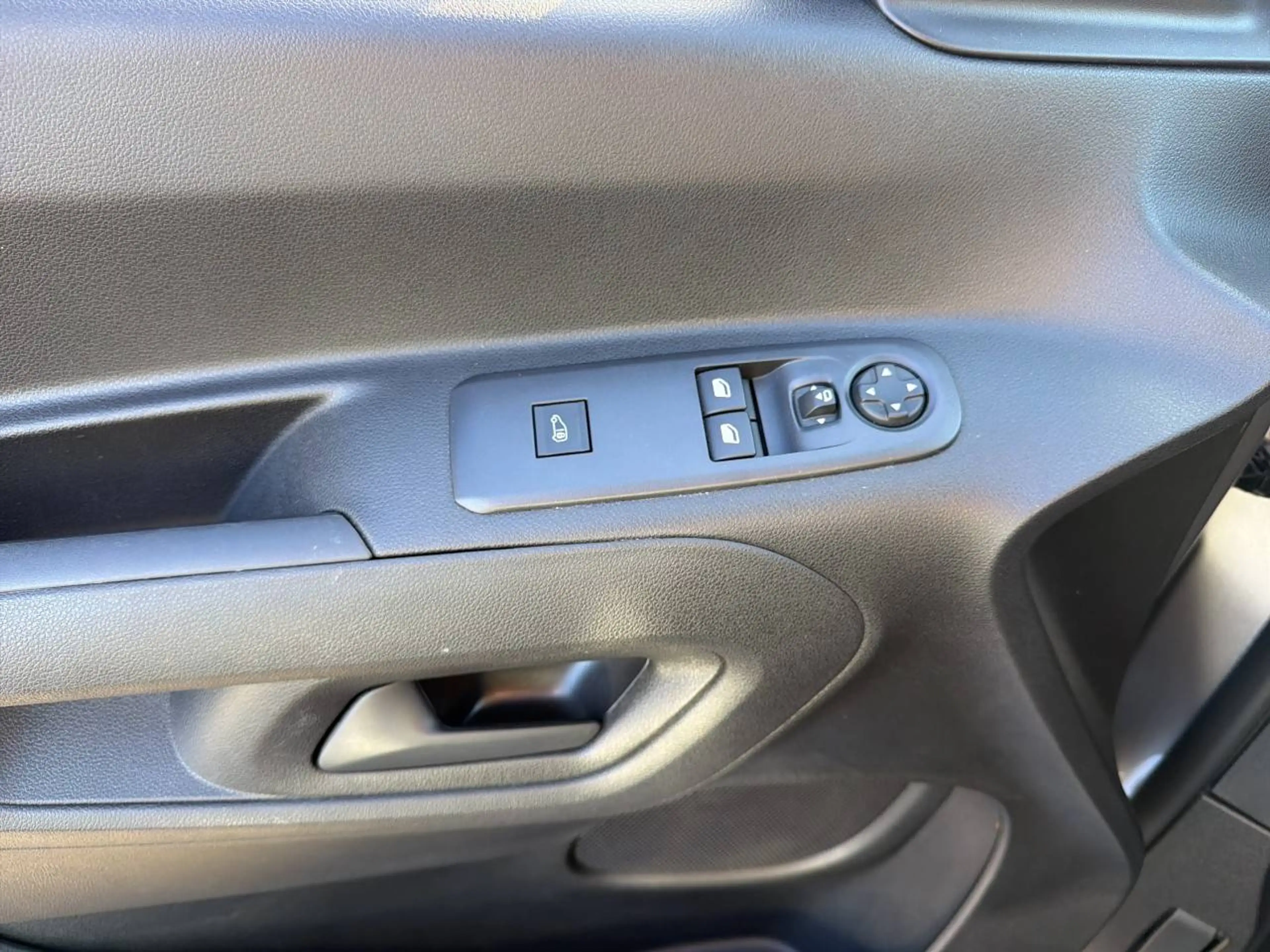 Opel Combo Edition Einparkhilfe — photo 14