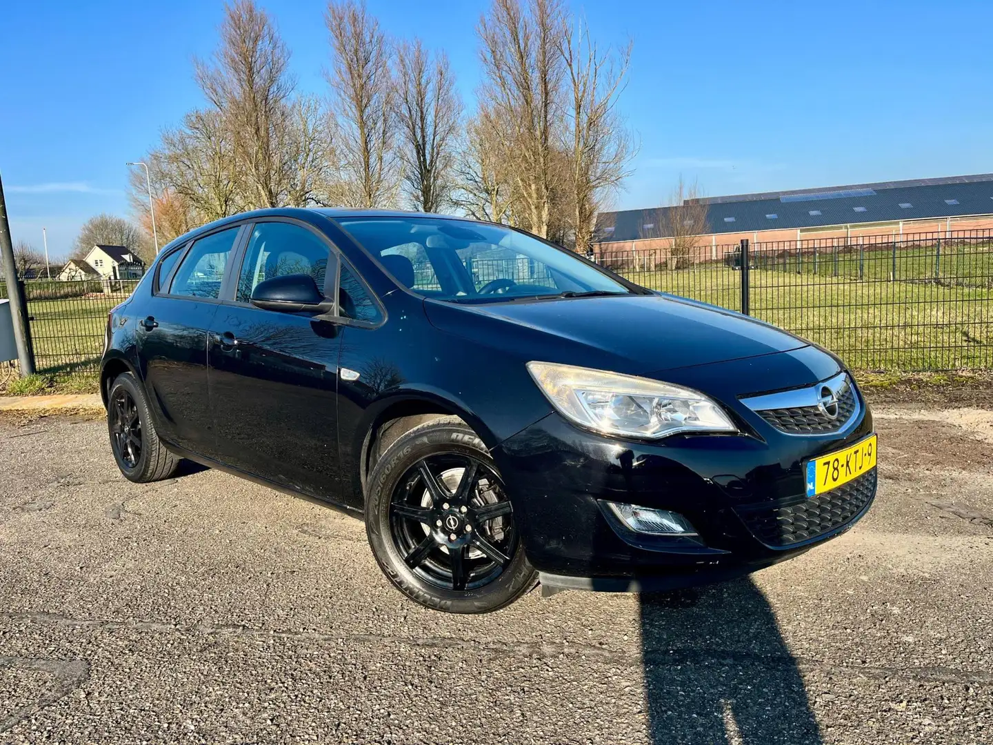 Opel Astra 1.4 Edition / 101pk / Fekete - 1