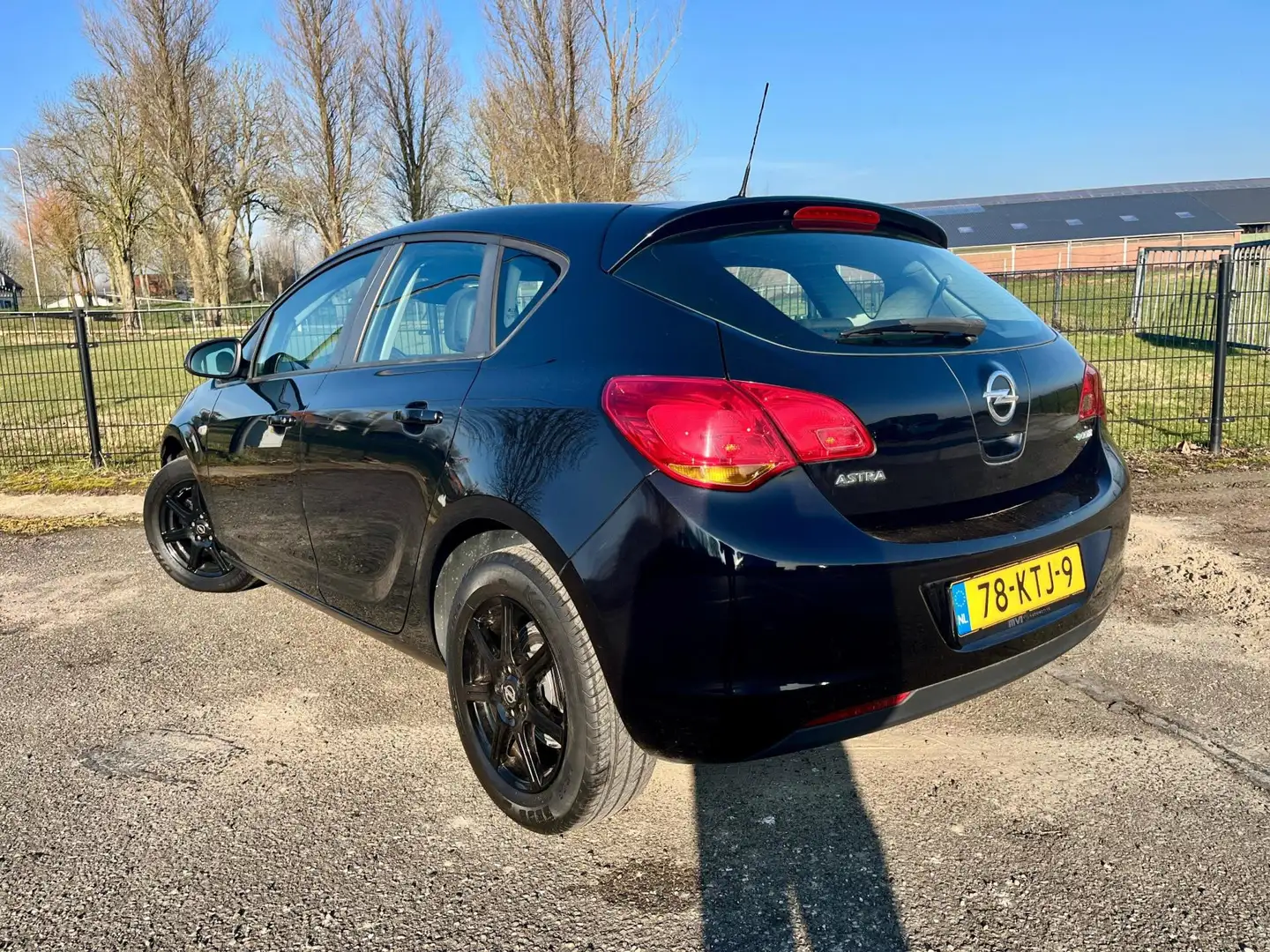 Opel Astra 1.4 Edition / 101pk / Fekete - 2