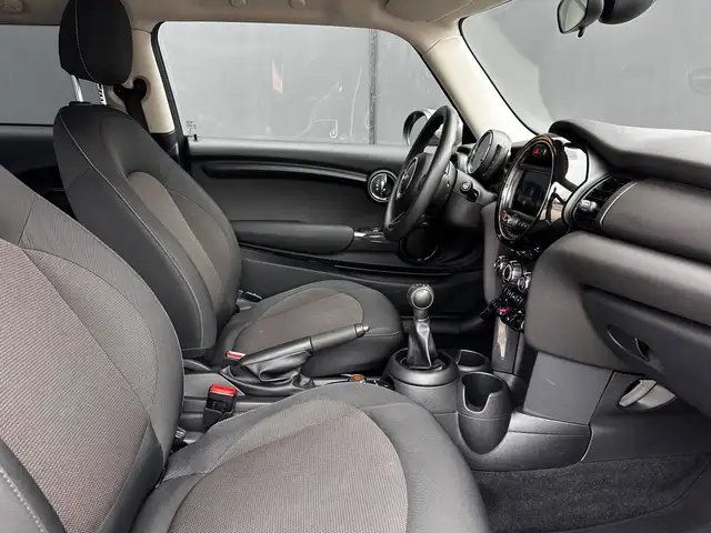 Mini Cooper Cooper view 10